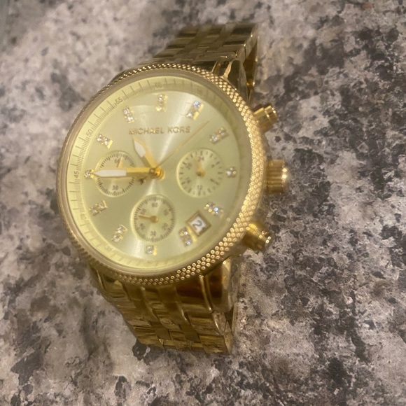 Gold Michale Kors watch - Picture 2 of 3